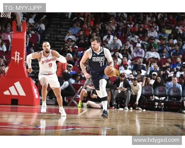 东契奇狂砍73分刷新现役得分纪录独行侠成功终结太阳队11连胜之势